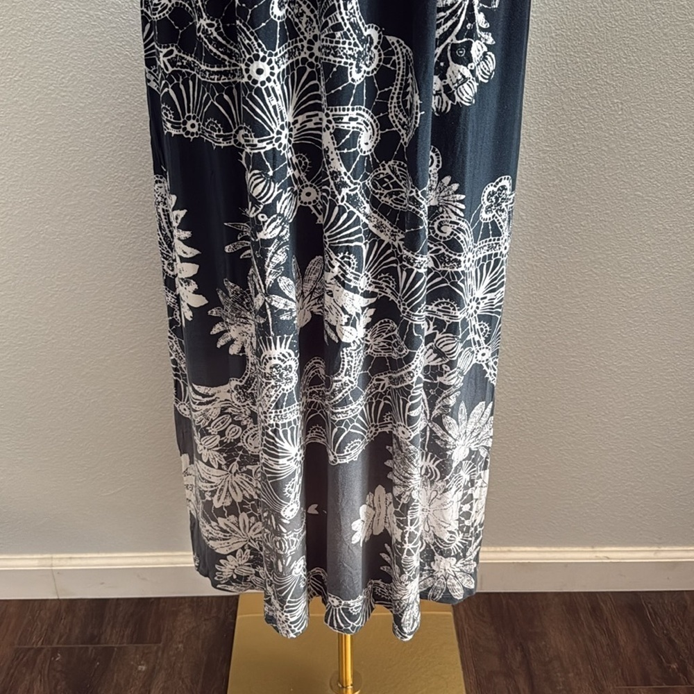 Express Blue White and Gray maxi dress with floral design Size Small - Picture 3 of 9